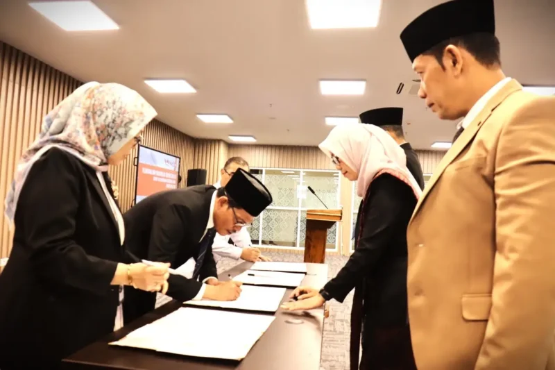 Rektor UNJA Prof. Dr. Helmi, S.H., M.H Lantik Pejabat Baru 2026-2030.