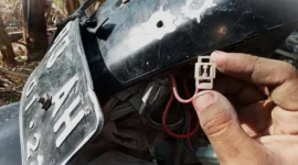 Ilustrasi - Cara Menghidupkan Motor Tanpa Kunci saat Kondisi Darurat.