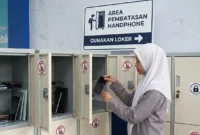 Ilustrasi - Kemenag Jambi Batasi HP di Madrasah.