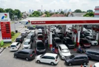 Ilustrasi - Antrian BBM di SPBU. Update Harga BBM Pertamina Hari Ini 9 Juni 2026 Seluruh Indonesia.