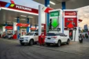 Ilustrasi - Pelayanan Pengisian BBM di SPBU Pertamina.