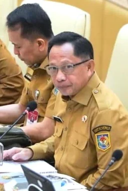 Mendagri Soroti Modus Kepala Daerah Titip Timses Jadi Tenaga Honorer