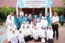 Ketua Tim Penggerak PKK Provinsi Jambi Hj. Hesnidar Haris SE (Hesti Haris) didampingi Ketua TP PKK Kota Sungai Penuh Sri Kartini Alfin, S.Kep., Ns., meninjau pelaksanaan 10 Program Pokok PKK di Desa Pondok Agung.
