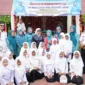Ketua Tim Penggerak PKK Provinsi Jambi Hj. Hesnidar Haris SE (Hesti Haris) didampingi Ketua TP PKK Kota Sungai Penuh Sri Kartini Alfin, S.Kep., Ns., meninjau pelaksanaan 10 Program Pokok PKK di Desa Pondok Agung.