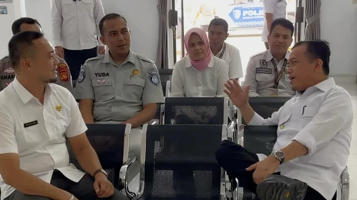 Gubernur Jambi Al Haris saat Sidak SAMSAT Tebo.
