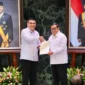Wamen ATR/Waka BPN, Ossy Dermawan, Serahkan 499 Sertipikat ke Gubernur Pramono Anung.