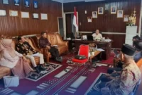 Plt. Kadis Pendidikan Kota Sungai Melakukan Rapat dengan Satuan Pendidikan.