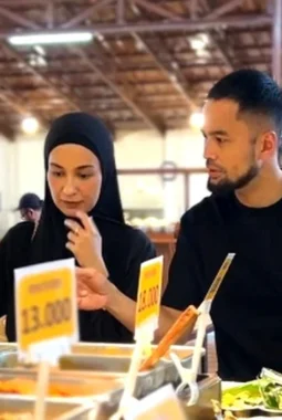 Hanya Rp6.500! Teuku Wisnu Buka Rumah Makan Sepuasnya di Depok