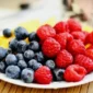 Ilustrasi buah beri. (Foto: unsplash.com/Cecilia Par)