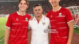 Luke Vickery dan Mitchell Baker bersama Pelatih Timnas,John Herdman. ist