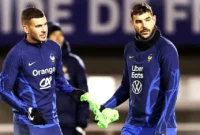 Kebersamaan Lucas Hernandez dan Theo Hernandez di Timnas Prancis. (Foto: FRANCK FIFE / AFP)