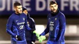 Kebersamaan Lucas Hernandez dan Theo Hernandez di Timnas Prancis. (Foto: FRANCK FIFE / AFP)