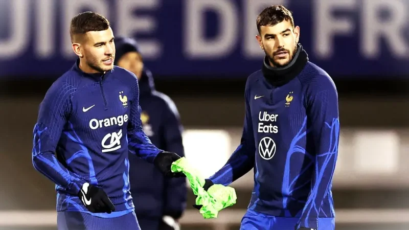 Kebersamaan Lucas Hernandez dan Theo Hernandez di Timnas Prancis. (Foto: FRANCK FIFE / AFP)