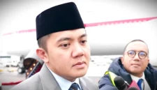 Teddy Indra Wijaya membalas kritik Dino Patti Djalal tentang kunjungan luar negeri Prabowo. (Tangkapan layar youtube Sekretariat Presiden)