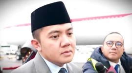 Teddy Indra Wijaya membalas kritik Dino Patti Djalal tentang kunjungan luar negeri Prabowo. (Tangkapan layar youtube Sekretariat Presiden)