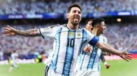 Lionel Messi saat berlaga bersama Timnas Argentina. (Foto: REUTERS/Claudia Greco)