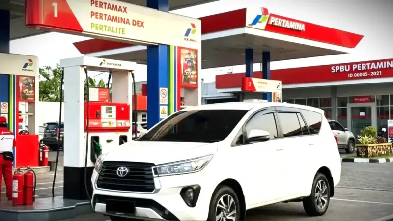 Pengisian BBM di SPBU Pertamina. Harga BBM Pertamina Hari Ini 20 Juni 2026.