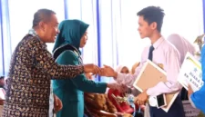 Walikota Sungai Penuh, Alfin, SH mengukuhkan Bunda Literasi Kota Sungai Penuh.