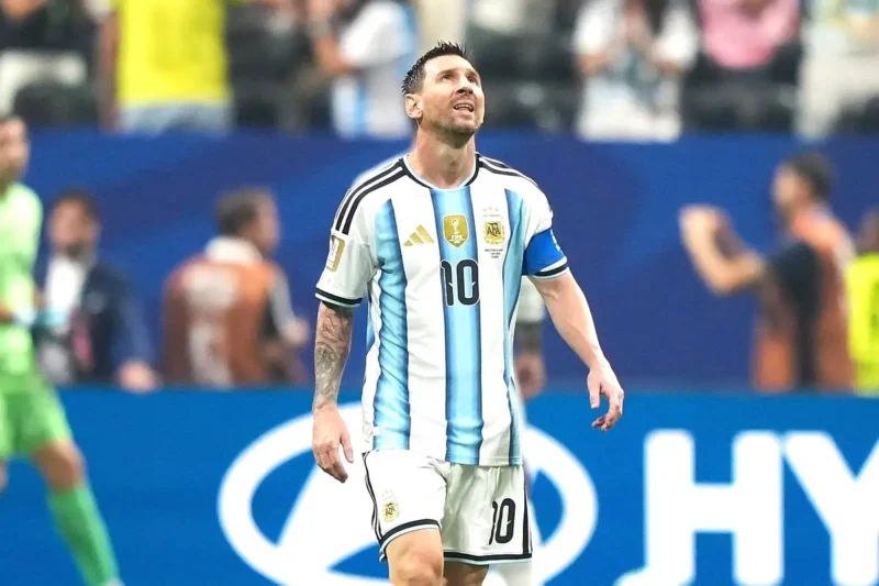 Lionel Messi bereaksi dalam pertandingan babak 16 besar antara Argentina dan Mesir pada Piala Dunia 2026 di Stadion Atlanta, Atlanta, Amerika Serikat, 7 Juli 2026.(XinHua/Huang Zongzhi)