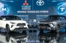 Komparasi Mitsubishi XForce Hybrid dan Toyota Yaris Cross Hybrid. (AI)