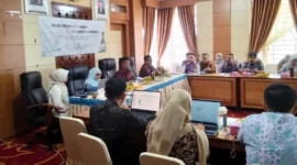 Sekda Kota Sungai Penuh, Alpian, S.E., M.M., membuka Kegiatan Konsultasi Publik I Penyusunan KLHS RDTR.