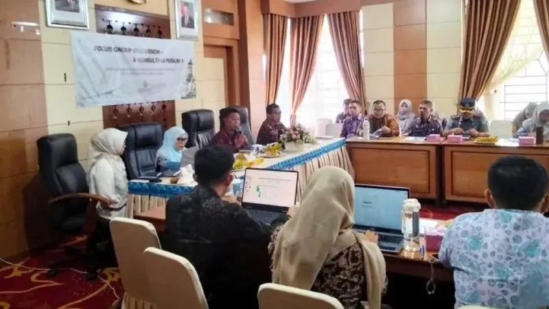 Sekda Kota Sungai Penuh, Alpian, S.E., M.M., membuka Kegiatan Konsultasi Publik I Penyusunan KLHS RDTR.