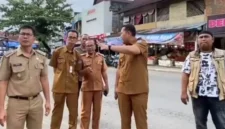Bupati Merangin M. Syukur saat Meninjau Pasar Lereng dan Pasar Bawah Bangko.