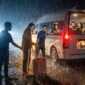 Ilustrasi - Sopir Travel Turunkan Penumpang. Gemini