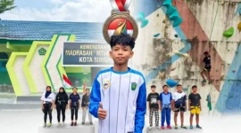 MHD Gibran Badagai Raih Juara 2 Panjat Tebing O2SN Jambi.