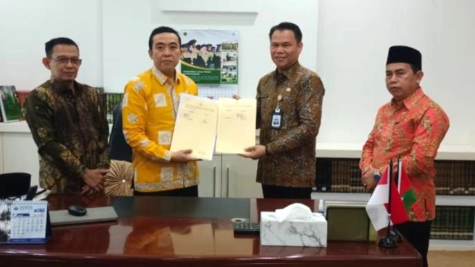 Rektor IAIN Kerinci, Dr. H. Jafar Ahmad, S.Ag., M.Si., saat melakukan kerja sama dengan Balai Bahasa Provinsi Jambi.