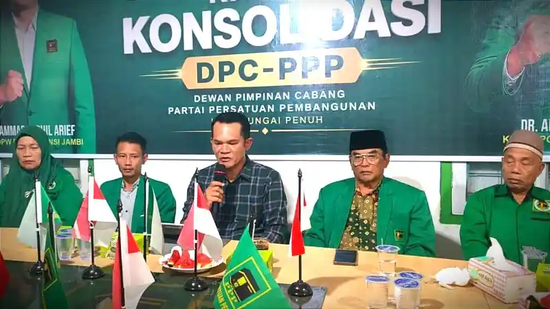 Alvia Santoni Pimpin  Rapat Konsolidasi DPC PPP Kota Sungai Penuh. ist