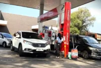 Suasana antrean Kendaraan Melakukan Pengisian BBM di SPBU. ist