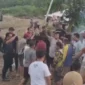 Tangkapan Layar - Warga Kepung dan Halau Polisi dari Area Tambang.
