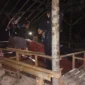 Petugas Gabungan Polres Kerinci saat Membongkar Arena Judi Sabung Ayam di Air Hangat Timur.