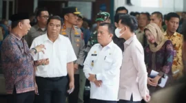 Gubernur Jambi Al Haris Saat Mendampingi Wapres Gibran Rakabuming Raka ke RSUD Raden Mattaher.