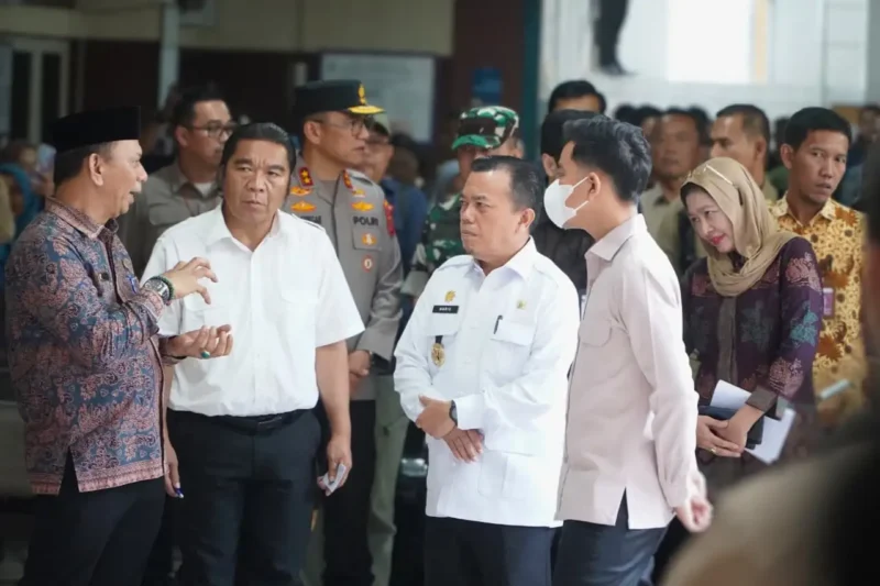 Gubernur Jambi Al Haris Saat Mendampingi Wapres Gibran Rakabuming Raka ke RSUD Raden Mattaher.