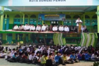 Kolase - Acara Penyerahan Siswa Baru di MTsN 1 Kota Sungai Penuh.