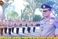 SERTIJAB POLDA JAMBI - Kapolda Jambi Irjen Pol Krisno Halomoan Siregar memimpin upacara sertijab di Mapolda Jambi, Jumat (17/7/2026).