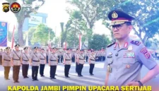SERTIJAB POLDA JAMBI - Kapolda Jambi Irjen Pol Krisno Halomoan Siregar memimpin upacara sertijab di Mapolda Jambi, Jumat (17/7/2026).