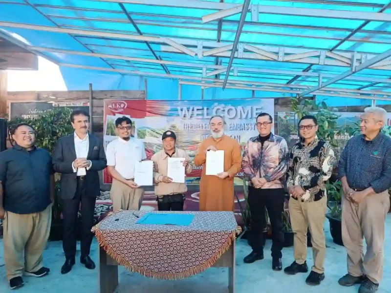 Mewakili Gubernur Jambi Kepala Diskominfo, Drs. Ariansyah, M.E., Menghadiri Pennandatanganan MoU perdagangan dengan pengusaha asal Pakistan.