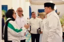 Nanik S. Deyang saat bersama Presiden RI Prabowo Subianto. (Dok. Fb. Metro TV)