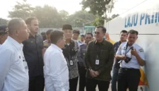 Gubernur Jambi diwakili oleh Kepala Diskominfo, Drs. Ariansyah, M.E. bersama Direktur Prasarana Transportasi Jalan Dirjend Perhubungan Darat Kementerian Perhubungan RI, Toni Tauladan, S.Si., M.T., saat peninjauan lapangan ke Kantor BPTD Kelas II Jambi dan Terminal Tipe A Alam Barajo.