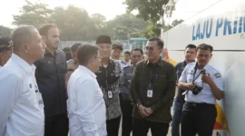 Gubernur Jambi diwakili oleh Kepala Diskominfo, Drs. Ariansyah, M.E. bersama Direktur Prasarana Transportasi Jalan Dirjend Perhubungan Darat Kementerian Perhubungan RI, Toni Tauladan, S.Si., M.T., saat peninjauan lapangan ke Kantor BPTD Kelas II Jambi dan Terminal Tipe A Alam Barajo.