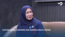 Ketua Tim Penggerak PKK sekaligus Bunda PAUD Provinsi Jambi, Hj. Hesnidar Haris, S.E., saat menjadi narasumber dalam dialog interaktif Kabar Jambi di TVRI Stasiun Jambi.