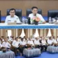 Sekda Kota Sungai Penuh saat Memimpin Sekda Alpian Rapat Evaluasi Kinerja OPD.