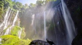 Air Terjun Terindah di Indonesia. (Foto: cimbniaga.co.id)