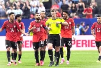 Para pemain Mesir saat melancarkan protes ke wasit di laga kontra Argentina di 16 besar Piala Dunia 2026. (IMAGN IMAGES via Reuters/DALE ZANINE)