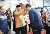 Gubernur Sumbar Mahyeldi Menyambut Kedatangan Kapolda Sumbar Irjen Pol. Djati Wiyoto Abadhy.