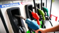 Pengisian BBM di SPBU Pertamina.