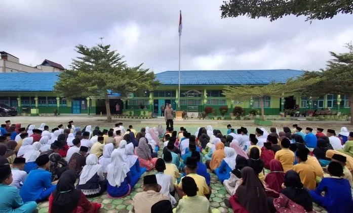 Kapolsek Sungai Penuh AKP Eko Munkoid Berikan Motivasi kepada Peserta MATAMUDA MTsN 1 Kota Sungai Penuh.